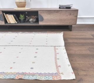 Vintage White Area Rug - Thumbnail