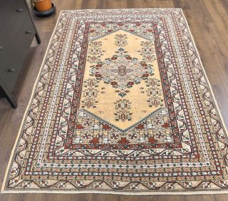 Vintage Area Rug - Thumbnail