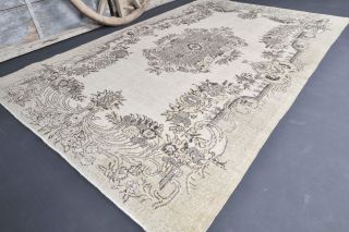 Vintage Area Rug - Thumbnail