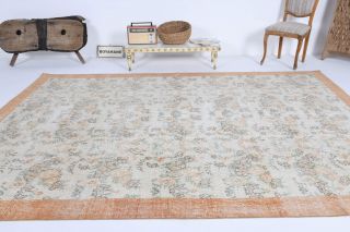 Vintage Bordered Area Rug - Thumbnail