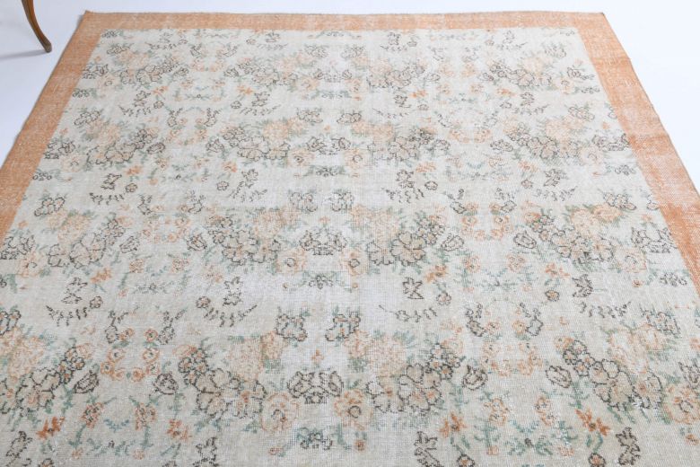 Vintage Bordered Area Rug