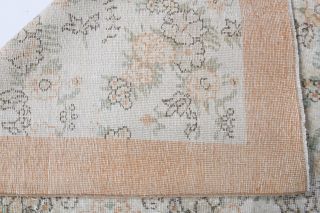 Vintage Bordered Area Rug - Thumbnail