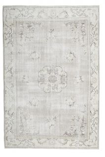 Vintage Area Rug - Thumbnail