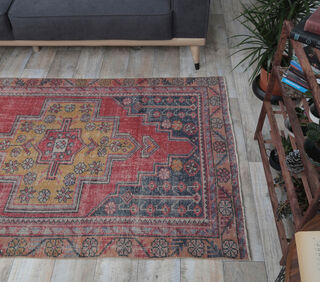 Akpamuk - Noble Turkish Vintage Rug - Thumbnail