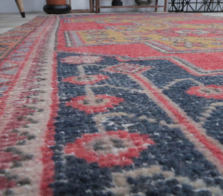 Akpamuk - Noble Turkish Vintage Rug