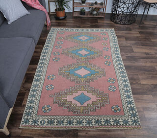 Akvota - Folk Vintage Turkish Rug - Thumbnail