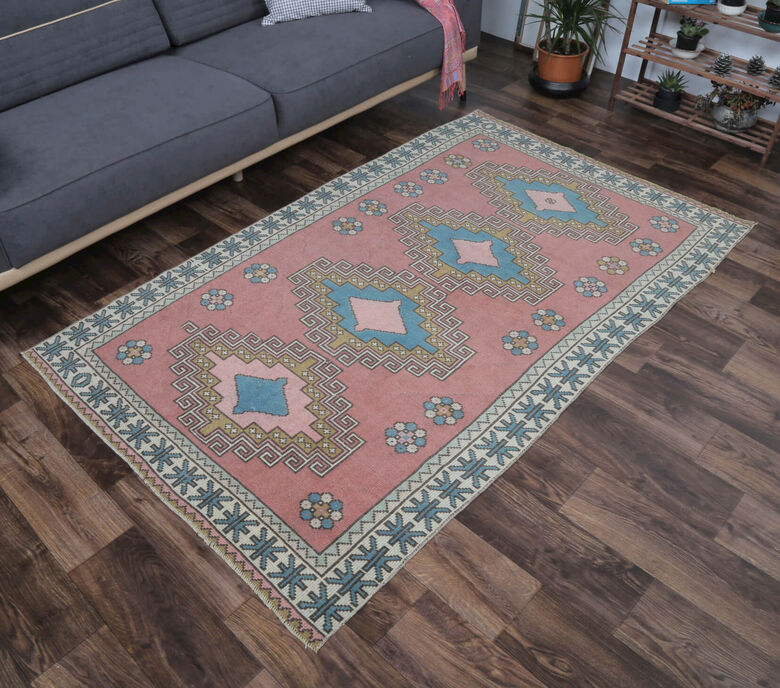 Akvota - Folk Vintage Turkish Rug