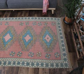 Akvota - Folk Vintage Turkish Rug - Thumbnail