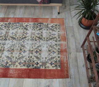 Albani - Turkish Vintage Bordered Rug - Thumbnail