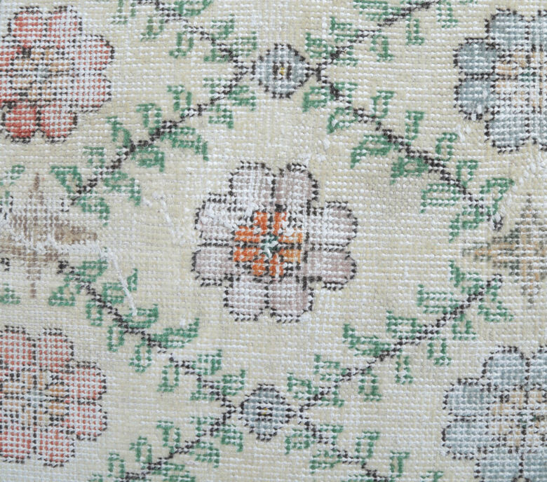 Alfiya - Turkish Vintage Flowered Rug