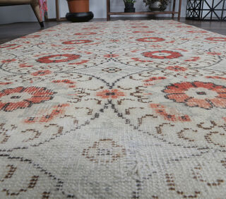 Alin - Turkish Vintage Floral Rug - Thumbnail