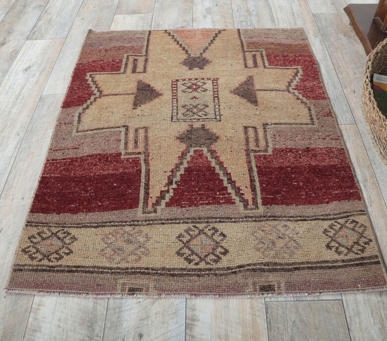 Aminare - Small Red & Beige Vintage Rug