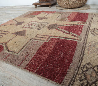 Aminare - Small Red & Beige Vintage Rug - Thumbnail