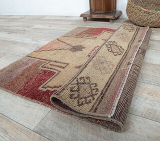 Aminare - Small Red & Beige Vintage Rug - Thumbnail