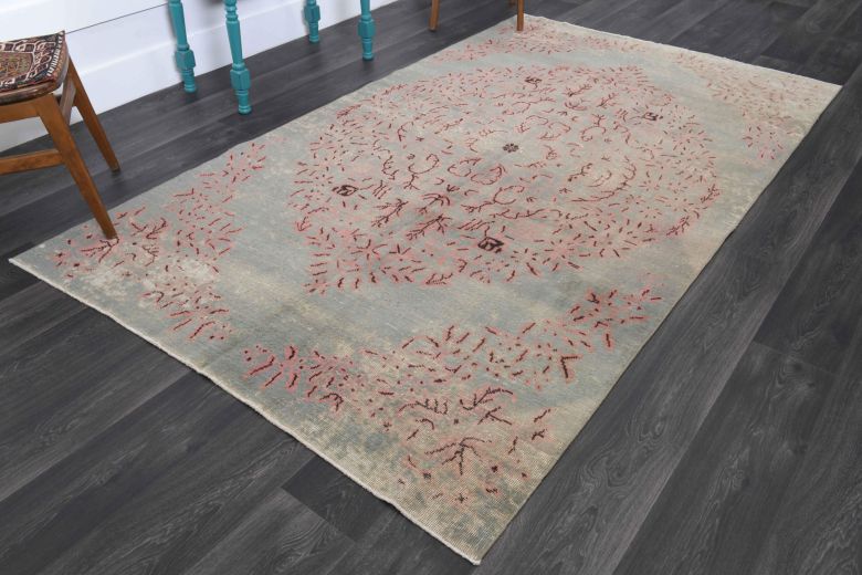 Gothic - Antique Carpet - 5 by 9 feet