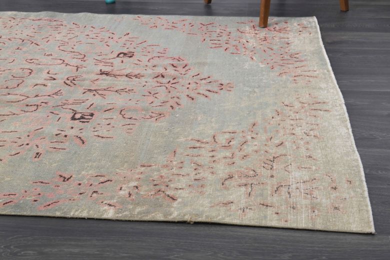 Gothic - Antique Carpet - 5 by 9 feet