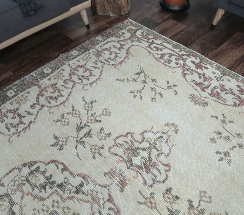 Averie - Neutral Floral Rug