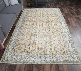 Aygonul - Vintage Floral Rug - Thumbnail