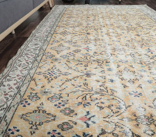 Aygonul - Vintage Floral Rug - Thumbnail