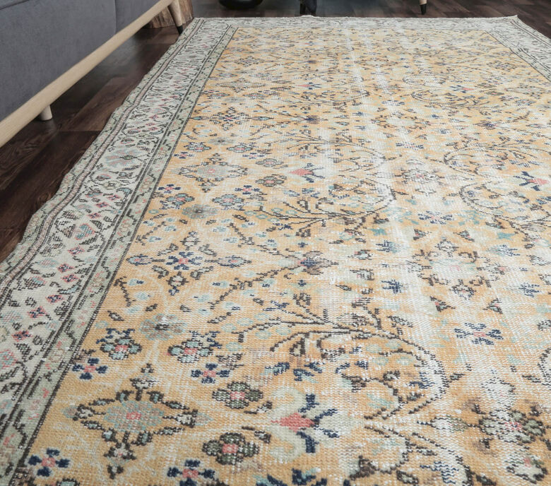 Aygonul - Vintage Floral Rug