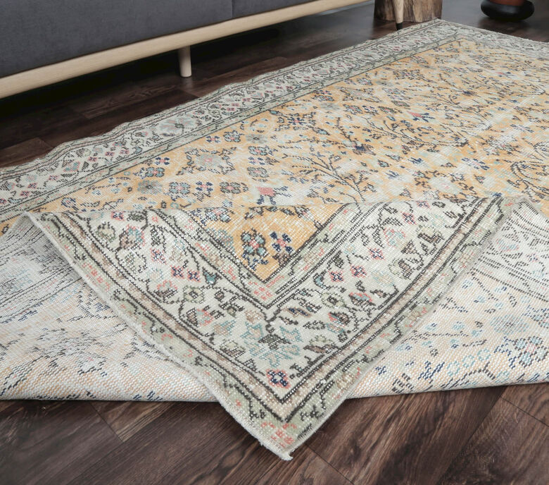 Aygonul - Vintage Floral Rug