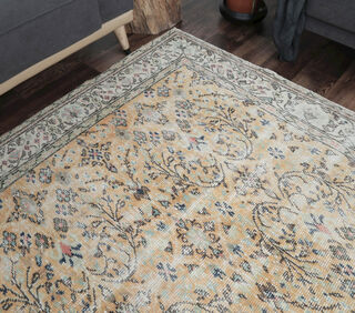 Aygonul - Vintage Floral Rug - Thumbnail