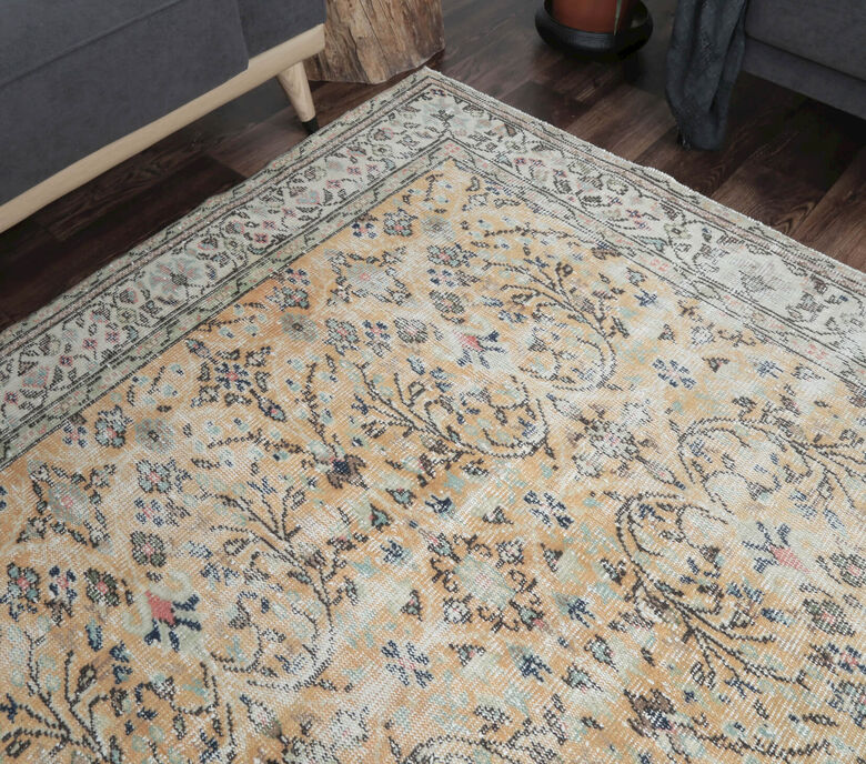 Aygonul - Vintage Floral Rug