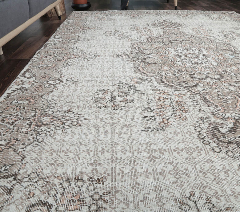 Aysuna - Eclectic Vintage Rug