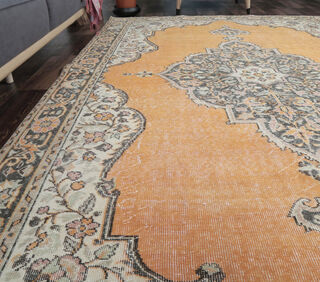 Ayumi - Oriental Vintage Rug - Thumbnail