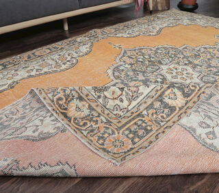 Ayumi - Oriental Vintage Rug - Thumbnail