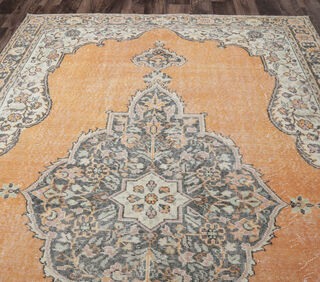 Ayumi - Oriental Vintage Rug - Thumbnail