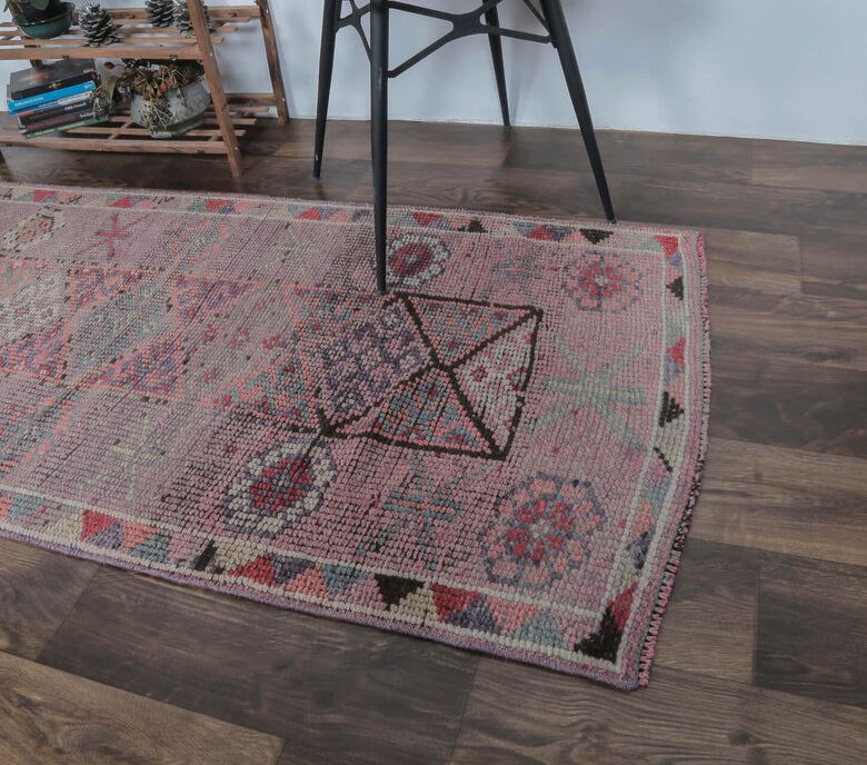 Buglem - Pastel Pink Vintage Runner Rug