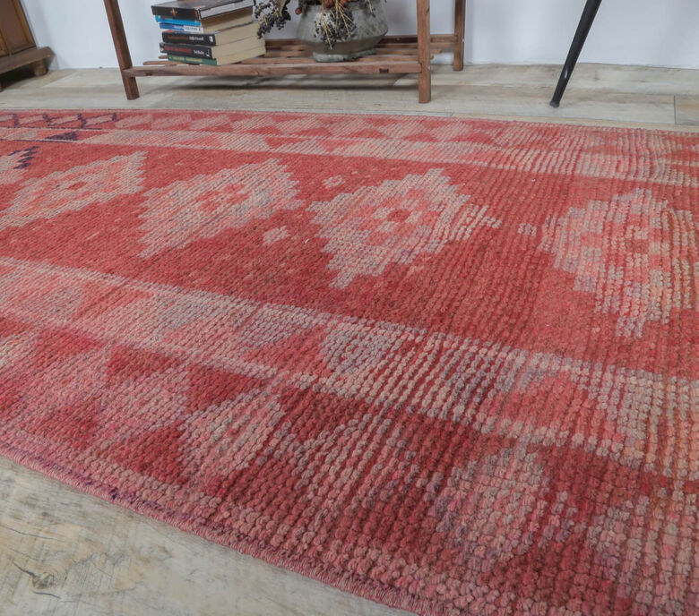 Bukuk - Red & Pink Diamond Vintage Runner