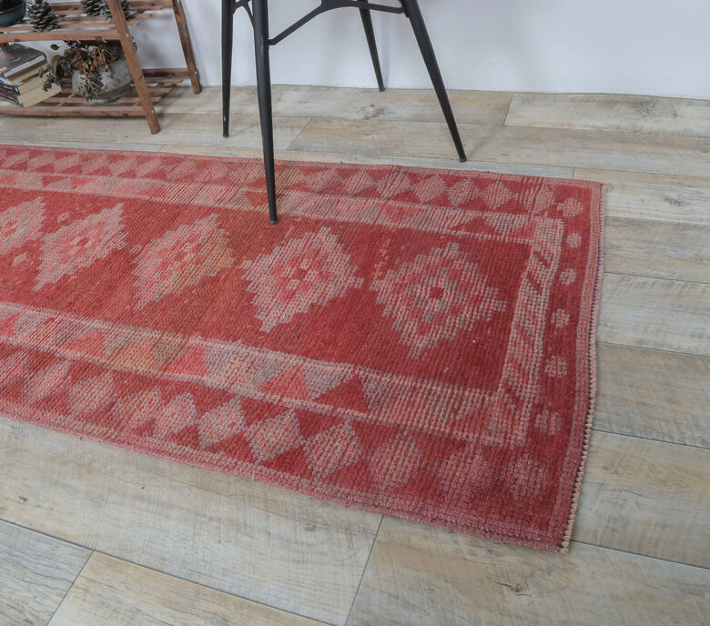 Bukuk - Red & Pink Diamond Vintage Runner