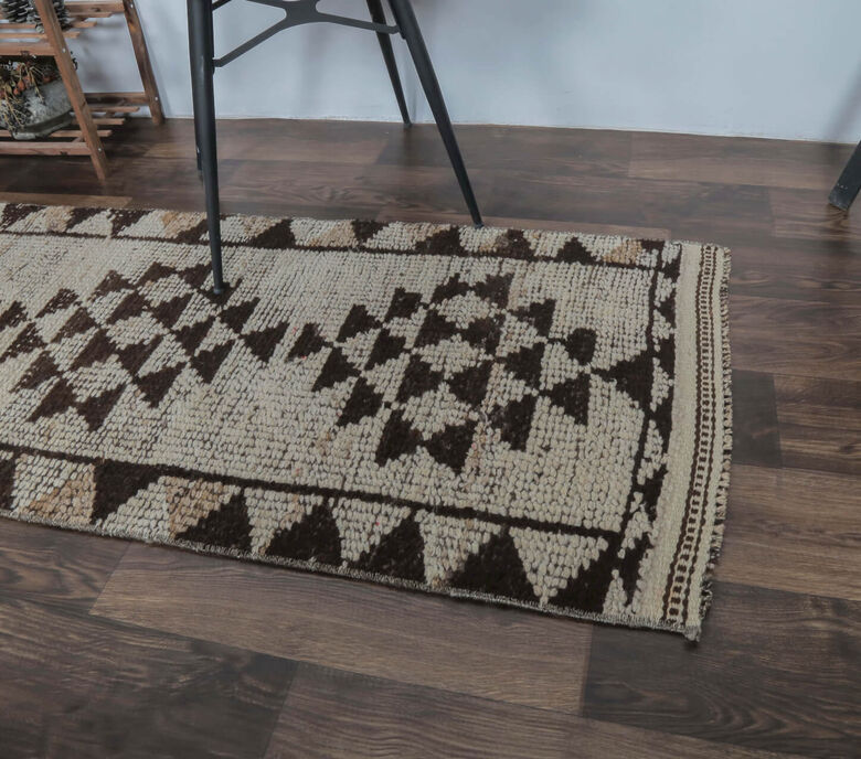 Cagil - Triangular Geometric Oushak Runner Rug