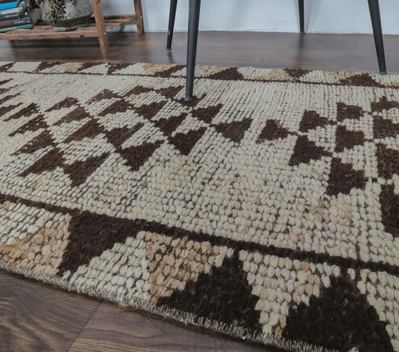 Cagil - Triangular Geometric Oushak Runner Rug