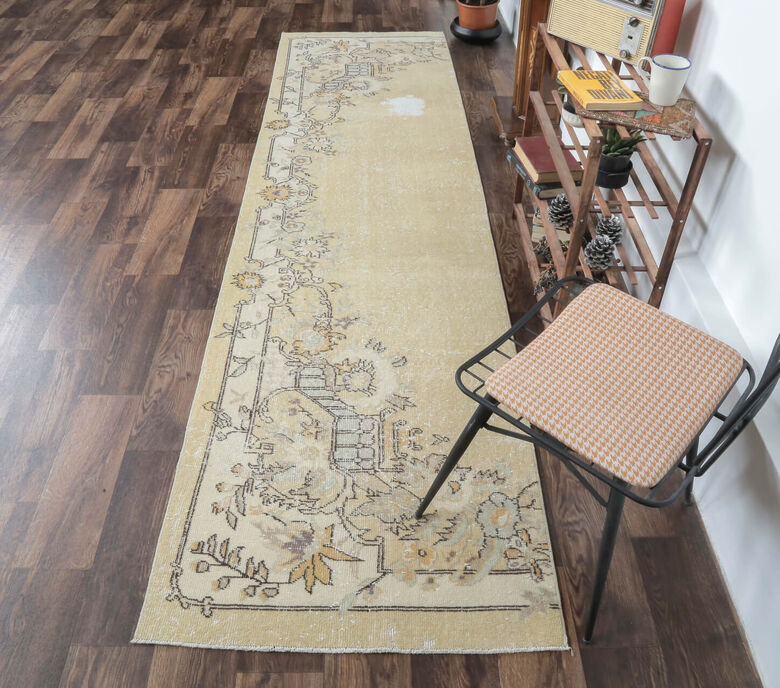 Claudette - Beige Floral Vintage Runner