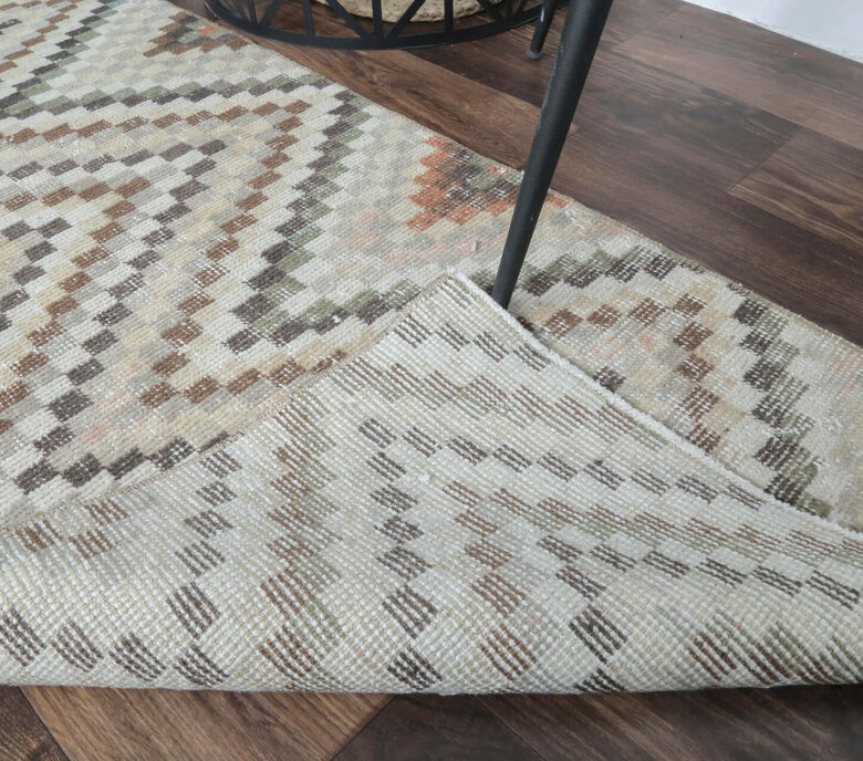 Done - ZigZag Vintage Rug