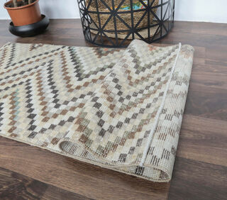 Done - ZigZag Vintage Rug - Thumbnail