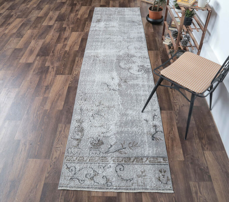 Eren - Gray Floral Vintage Runner