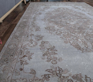 Etty - Turkish Vintage Rug - Thumbnail