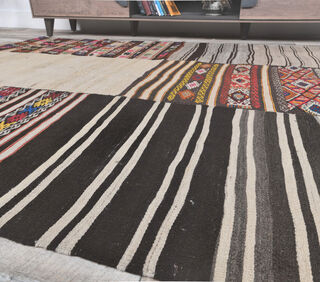 Gunyaruk - Traditional Flatweave Rug - Thumbnail