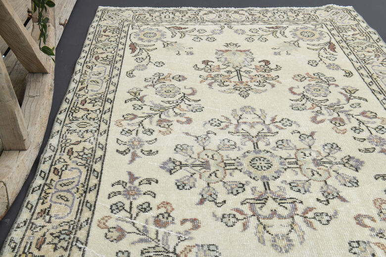 Handmade Vintage Neutral Carpet