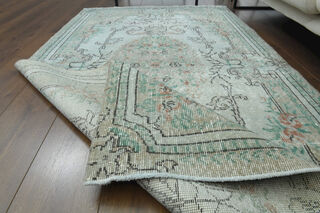 Green Vintage Area Rug - Thumbnail