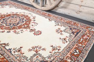 Handmade Vintage Medallion Area Rug - Thumbnail