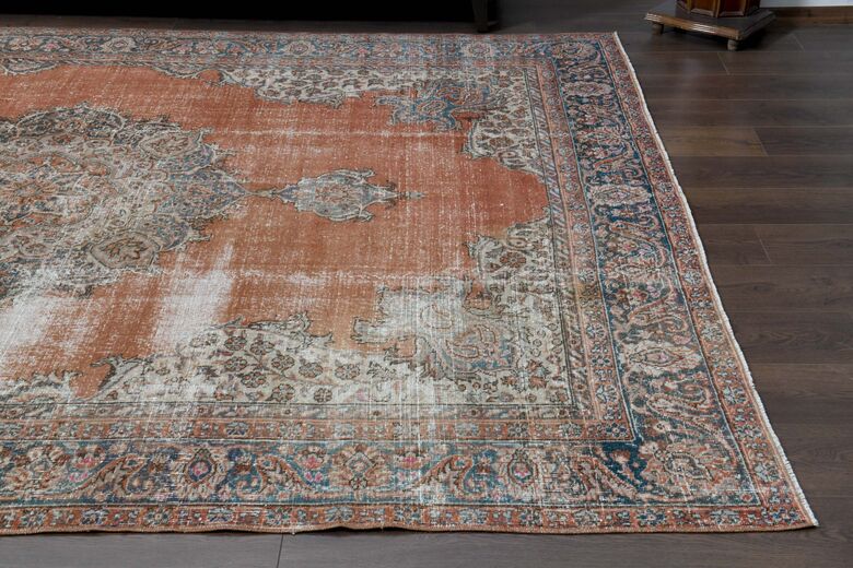 Medallion Handwoven Antique Anatolian Rug