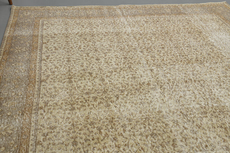Neutral Vintage Floral Hereke Rug