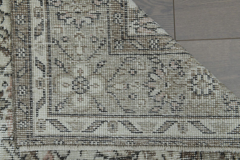 Floral Beige Brown Vintage Rug