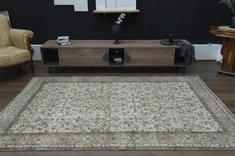 Floral Beige Brown Vintage Rug