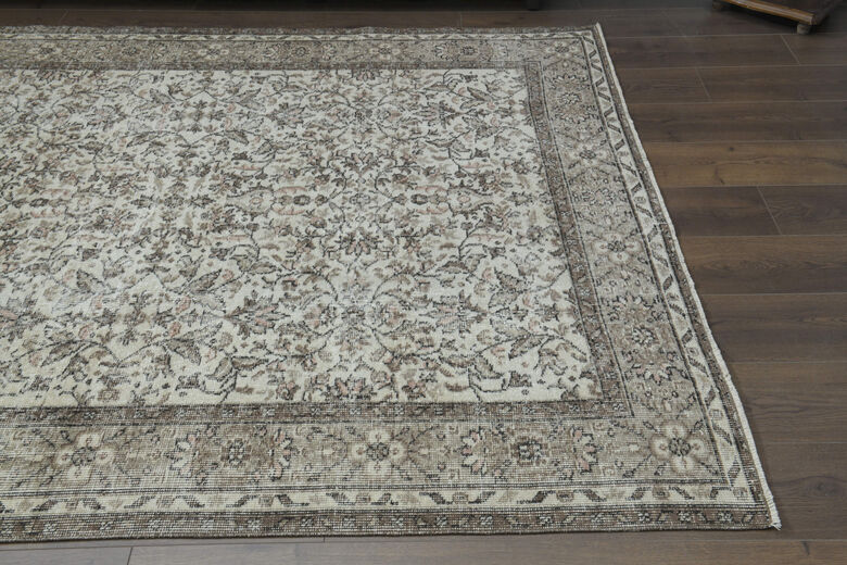 Floral Beige Brown Vintage Rug